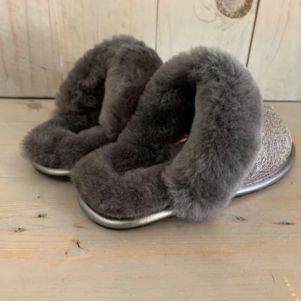 UGG SCUFFETTE 2 METALLIC SPARKLE GUNMETAL SILVER NEW SLIPPERS - Picture 4 of 8